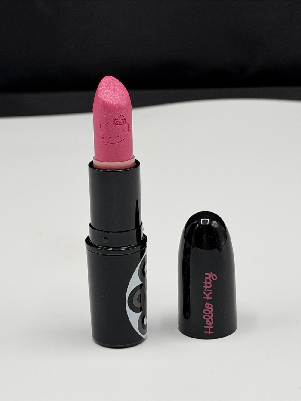 LE MAC Hello Kitty Lipstick - Strayin’
